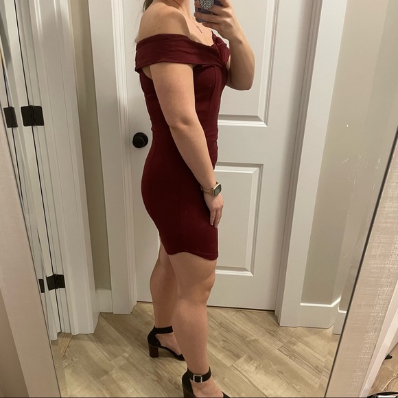 NWT Burgendy off the shoulder dress - Picture 3 of 4